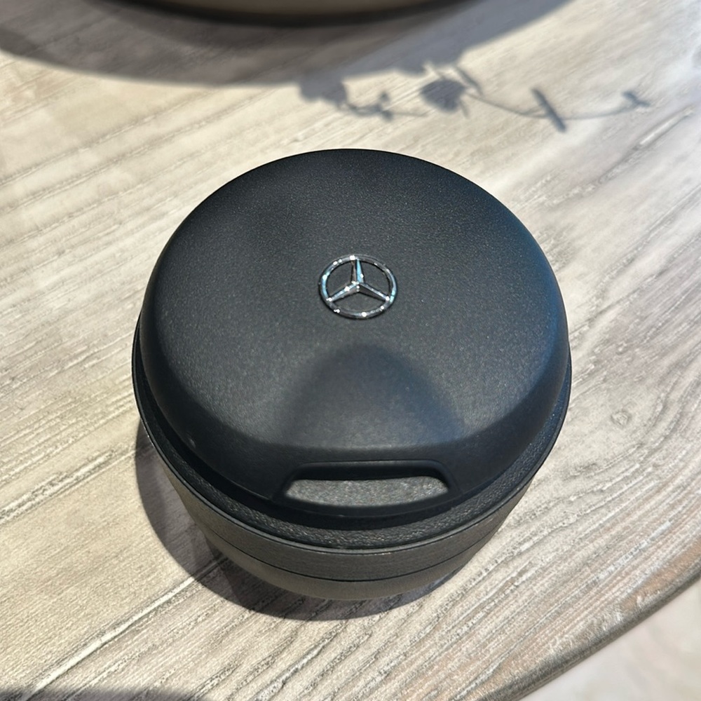 MERCEDES CENTER CONSOLE ASHTRAY PIECE FROM AN E 450 CONVERTIBLE 2021